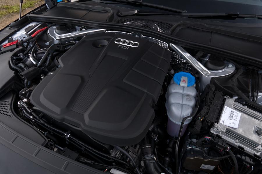 Моторный отсек Audi A4 2.0 TDI Ultra (B9) 2015 года  (UK) (фото 11 из 19)